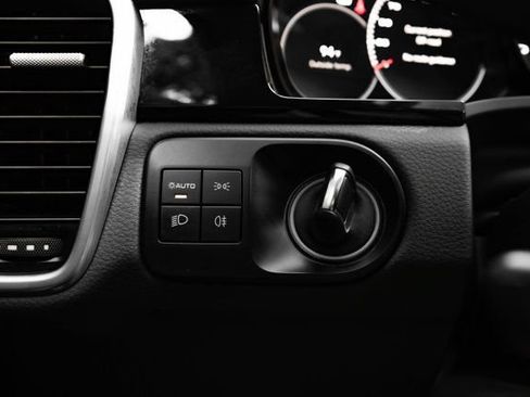Used 2022 Porsche Cayenne Coupe AWD/4WD image 46