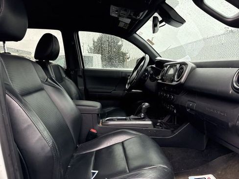 Used 2019 Toyota Tacoma TRD Off-Road image 15
