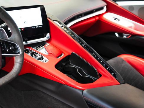 Used 2022 Chevrolet Corvette Stingray Premium Conv w/ Z51 Performance Package RWD image 18