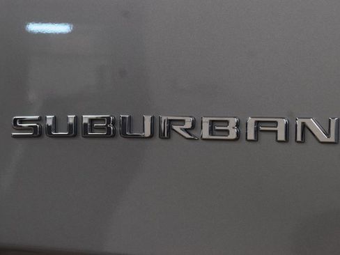 Used 2024 Chevrolet Suburban High Country image 16