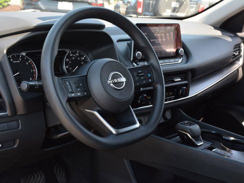 Used 2024 Nissan Rogue SV AWD/4WD image 8