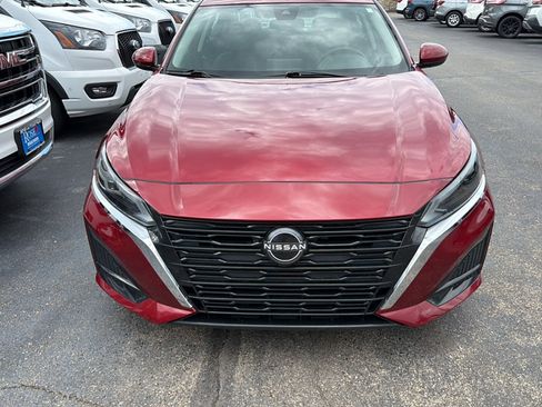 Used 2023 Nissan Altima 2.5 SV FWD image 2