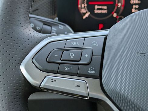 New 2026 Volkswagen Tiguan SE R-Line FWD image 33
