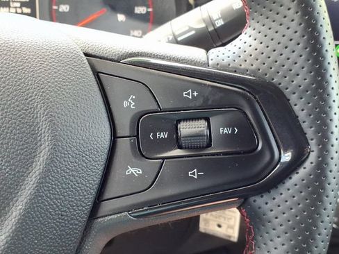 Used 2024 Chevrolet Trax RS w/ Sunroof Package FWD image 27