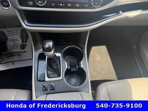 Used 2015 Toyota Highlander XLE AWD/4WD image 29