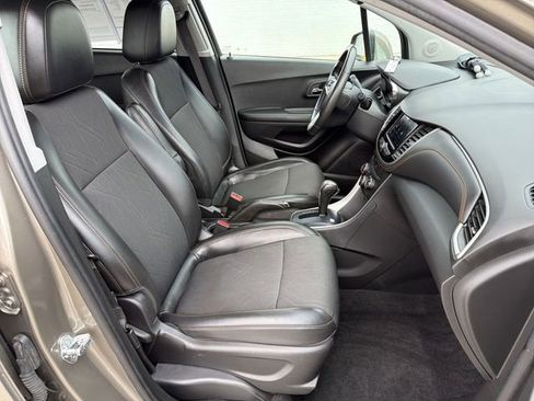 Used 2022 Chevrolet Trax LT w/ Driver Confidence Package AWD/4WD image 25