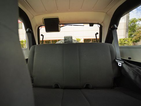 Used 2006 Jeep Wrangler Unlimited Rubicon AWD/4WD image 25