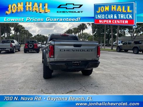 Used 2025 Chevrolet Colorado ZR2 w/ Midnight Edition AWD/4WD image 9
