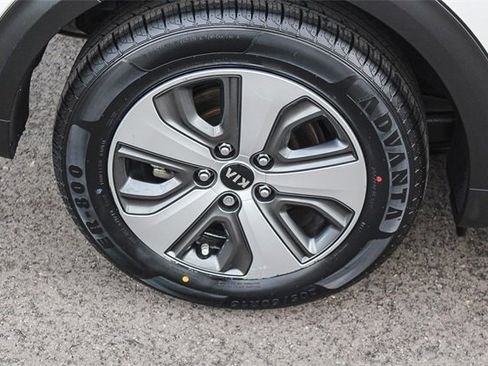 Used 2019 Kia Niro EX image 13