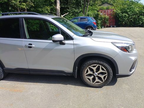 Used 2019 Subaru Forester Premium AWD/4WD image 4