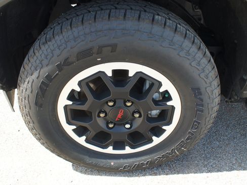 Used 2025 Toyota 4Runner TRD Off-Road Premium AWD/4WD image 25