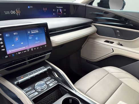 Used 2024 Lincoln Nautilus Premier AWD/4WD image 19