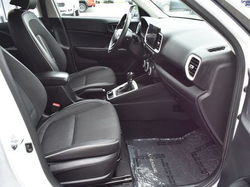 Used 2025 Hyundai Venue Limited FWD image 33