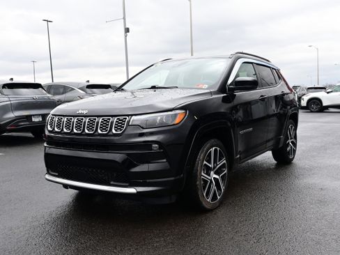 Used 2024 Jeep Compass Limited w/ Elite Group image 4