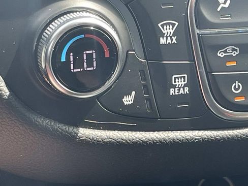 Used 2019 Chevrolet Equinox LT FWD image 23