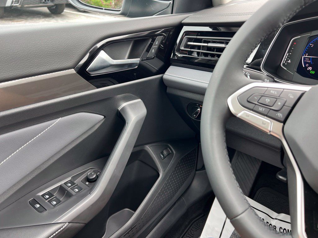 Used 2026 Volkswagen Jetta SEL FWD image 19