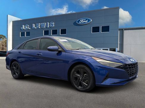 Used 2022 Hyundai Elantra Blue FWD image 1