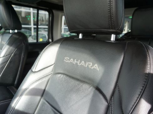 Used 2018 Jeep Wrangler Unlimited Sahara image 16