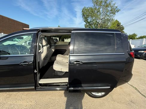 Used 2020 Chrysler Pacifica Limited FWD image 20