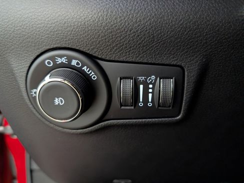 Used 2023 Jeep Compass Limited image 19