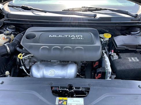 Used 2016 Chrysler 200 Limited w/ Convenience Group FWD image 10