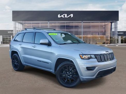 Used 2019 Jeep Grand Cherokee Altitude RWD image 1