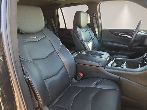 Used 2018 Cadillac Escalade Platinum AWD/4WD image 8