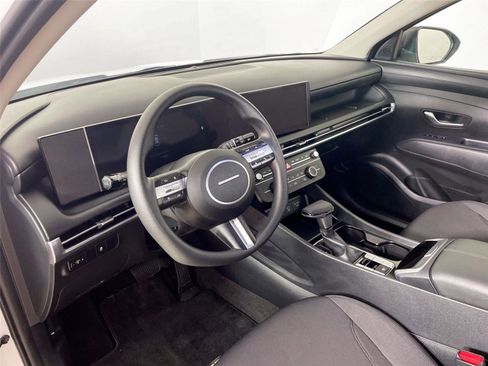 Used 2025 Hyundai Tucson SE image 21