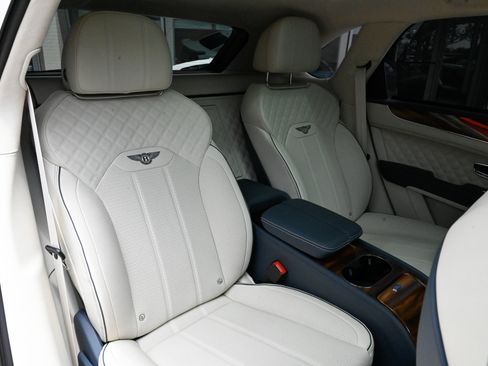 Used 2023 Bentley Bentayga AWD/4WD image 56
