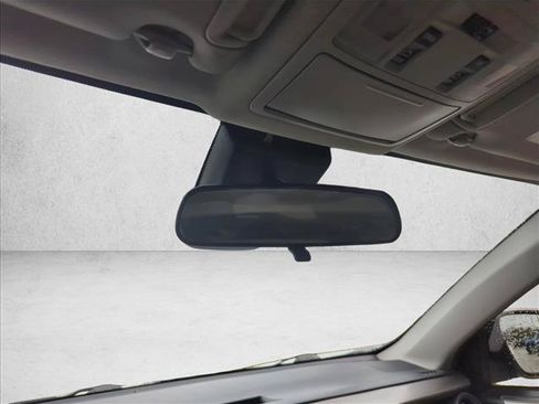 Used 2018 Toyota RAV4 XLE FWD image 11