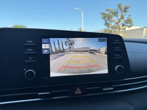 Used 2025 Hyundai Elantra SE FWD image 16