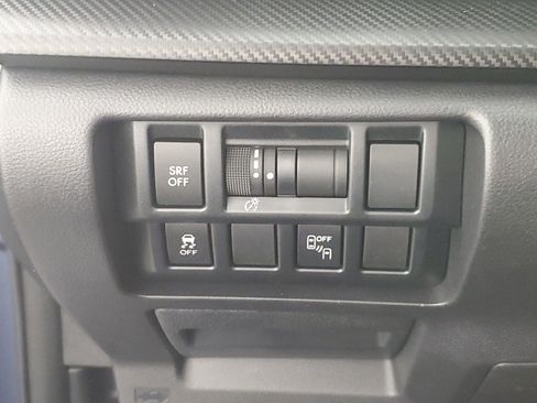 Used 2018 Subaru Crosstrek 2.0i Premium w/ Eyesight System image 25