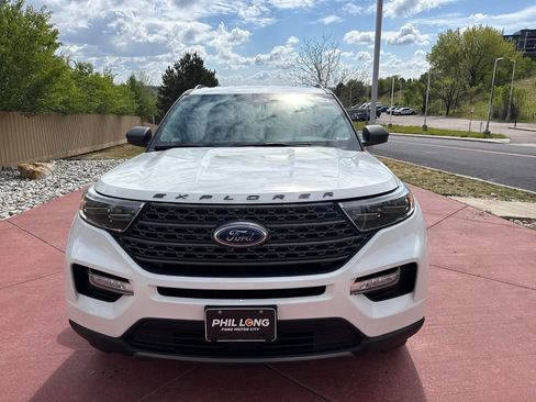 Certified 2021 Ford Explorer XLT w/ Equipment Group 202A AWD/4WD image 3