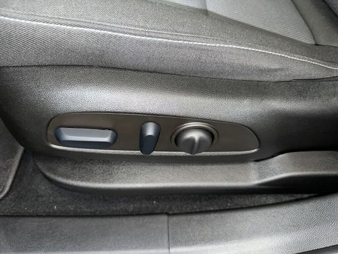 Used 2023 Chevrolet Blazer LT image 3