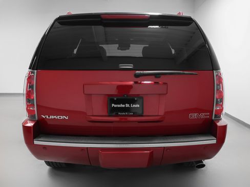 Used 2013 GMC Yukon Denali image 9