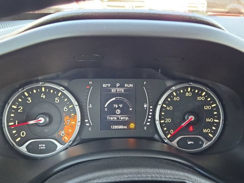 Used 2017 Jeep Renegade Latitude w/ Popular Equipment Group FWD image 9