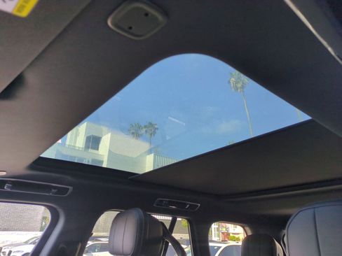 New 2026 Land Rover Range Rover SE image 24