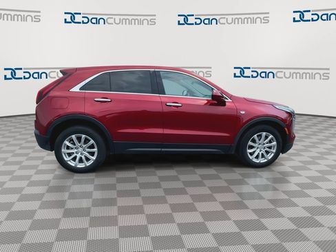 Used 2021 Cadillac XT4 Luxury w/ Cold Weather Package FWD image 9