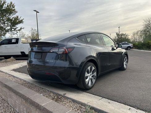 Used 2024 Tesla Model Y Long Range image 3
