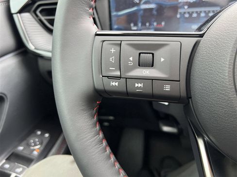 New 2025 Nissan Kicks SR w/ SR Premium Package FWD image 11