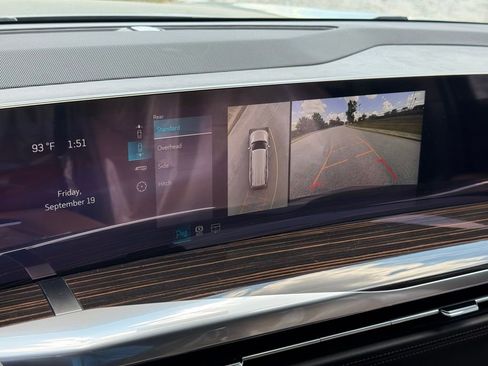 New 2026 Cadillac Escalade ESV Luxury w/ Touring Package image 32