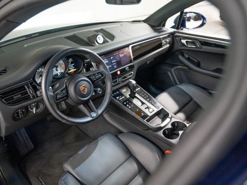 Certified 2024 Porsche Macan S AWD/4WD image 4