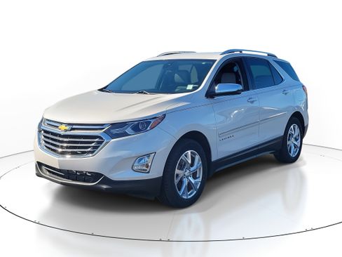 Used 2018 Chevrolet Equinox Premier w/ Infotainment II Package image 2