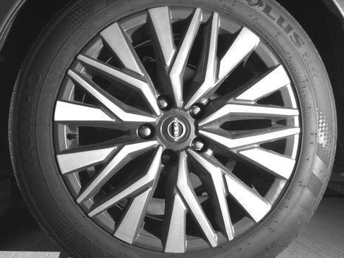 Used 2025 Nissan Altima 2.5 SV FWD image 14