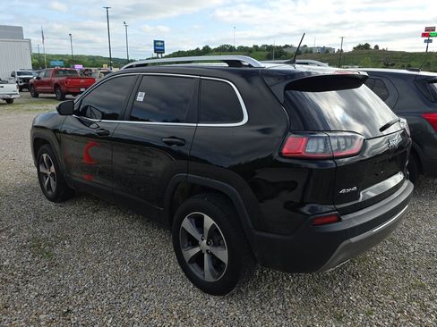 Used 2019 Jeep Cherokee Limited w/ Luxury Group AWD/4WD image 4
