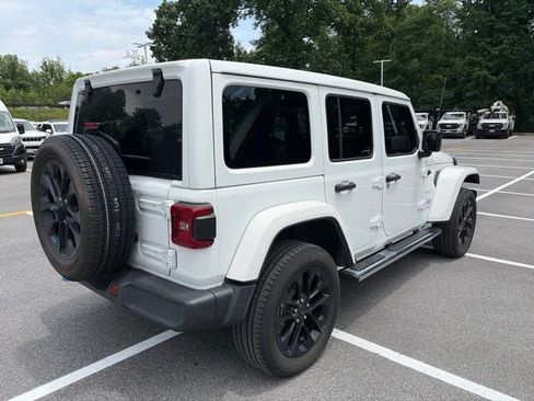 Used 2022 Jeep Wrangler Unlimited Sahara w/ Cold Weather Group AWD/4WD image 3