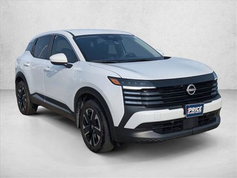 Used 2025 Nissan Kicks SV AWD/4WD image 3