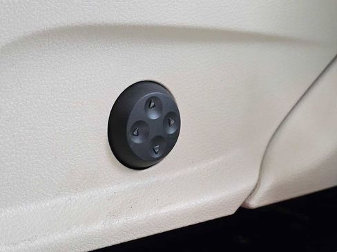 Used 2019 Mercedes-Benz GLC 300 4MATIC image 26