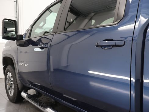 Used 2023 Chevrolet Silverado 2500 LT AWD/4WD image 33
