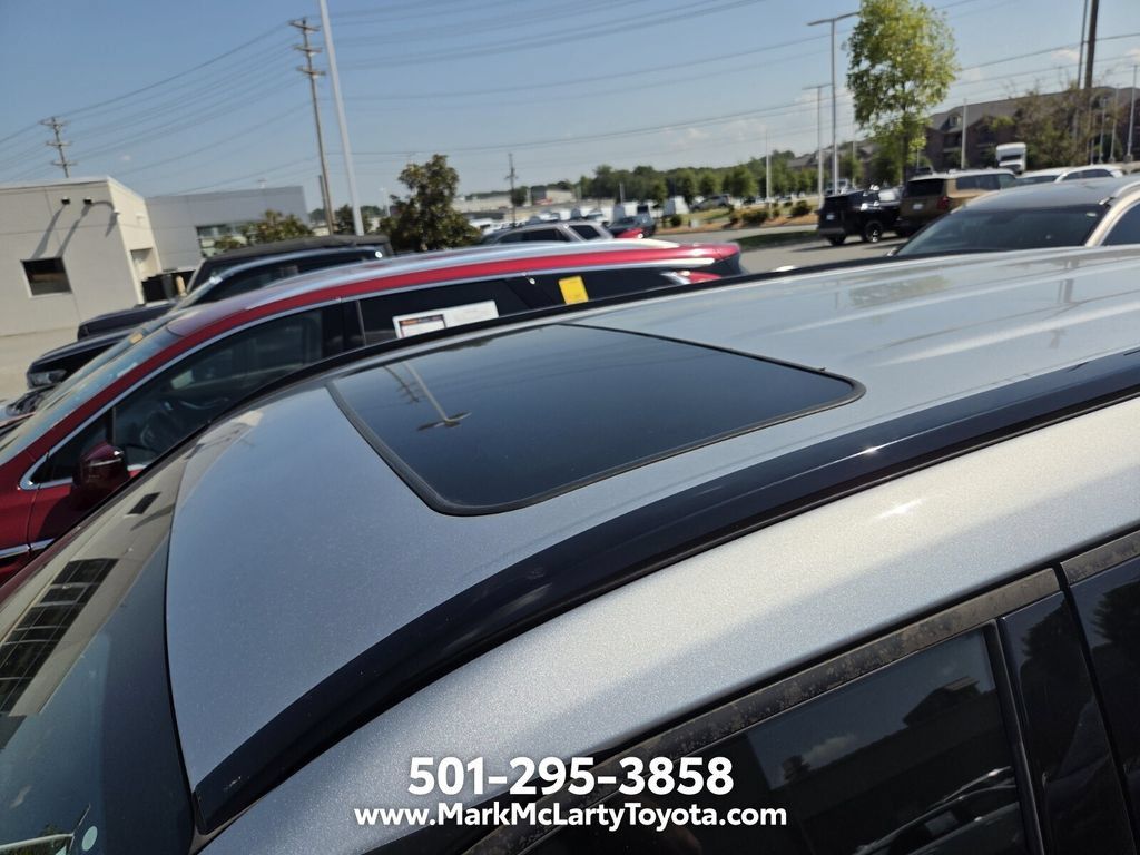 Used 2021 Toyota Highlander XSE FWD image 8